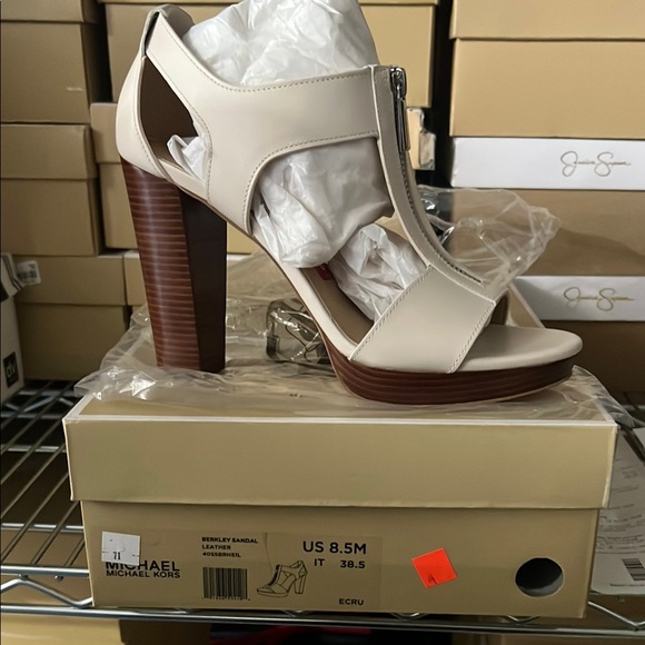 Michael Kors Cream Heeled Sandals with Chunky Heel - Picture 1 of 1
